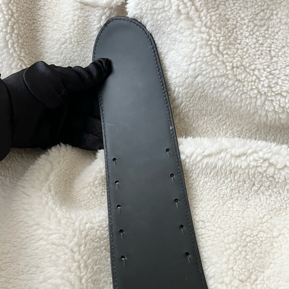 Auth Chanel Silver Metal Embossed Big CC Logo Black Patent Leather Belt -Size 80 - Picture 10 of 16